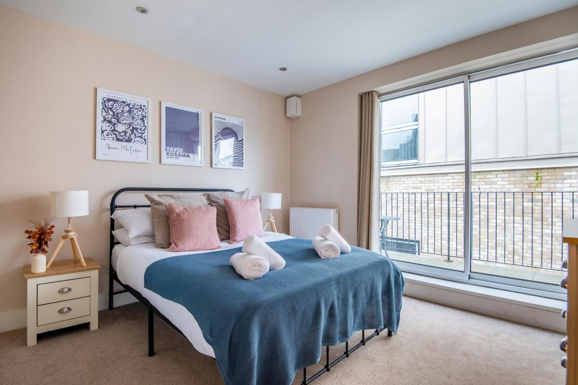 Apartment Modern Flat With Balcony Next To Station By Cto Serviced *