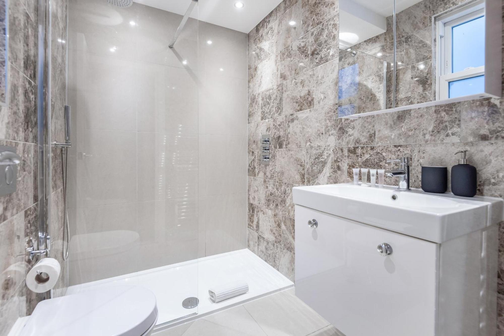 Modern Flat With Balcony Next To Station By Cto Serviced Apartment London