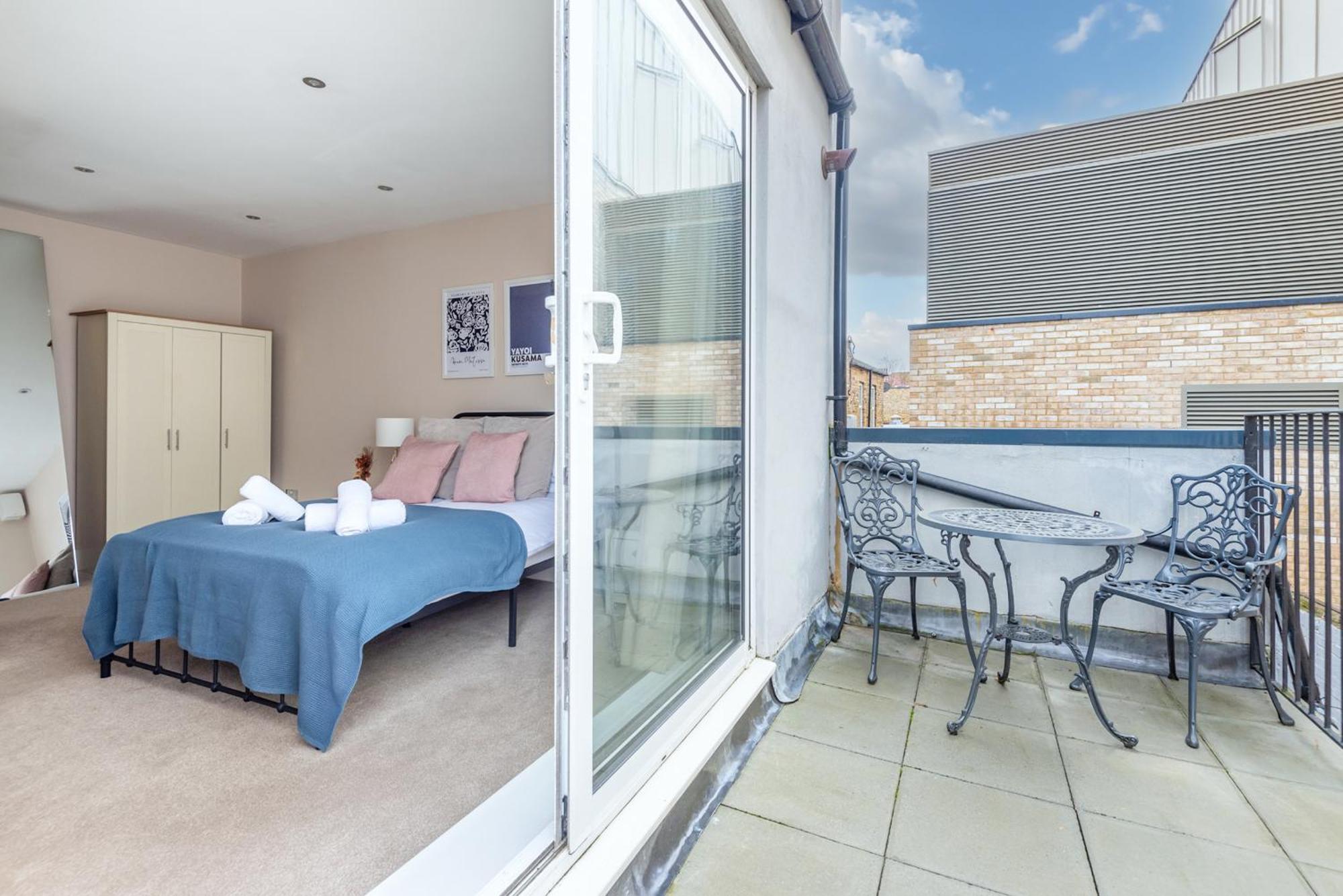 Modern Flat With Balcony Next To Station By Cto Serviced * London