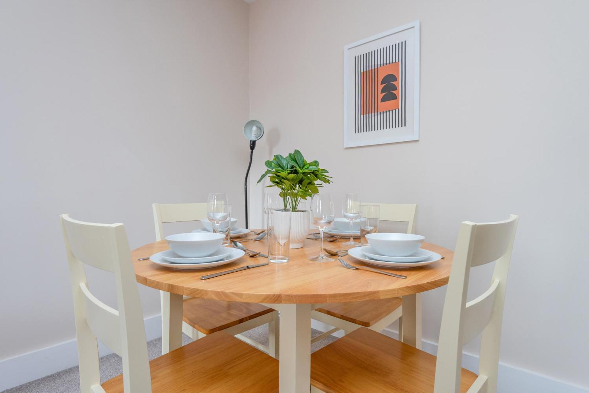 Modern Flat With Balcony Next To Station By Cto Serviced Apartment