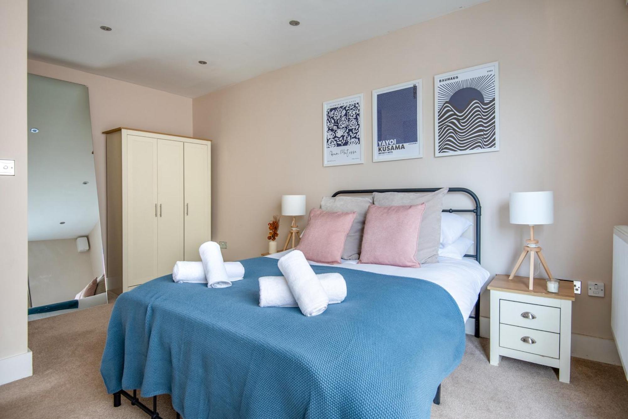 Modern Flat With Balcony Next To Station By Cto Serviced Apartment
