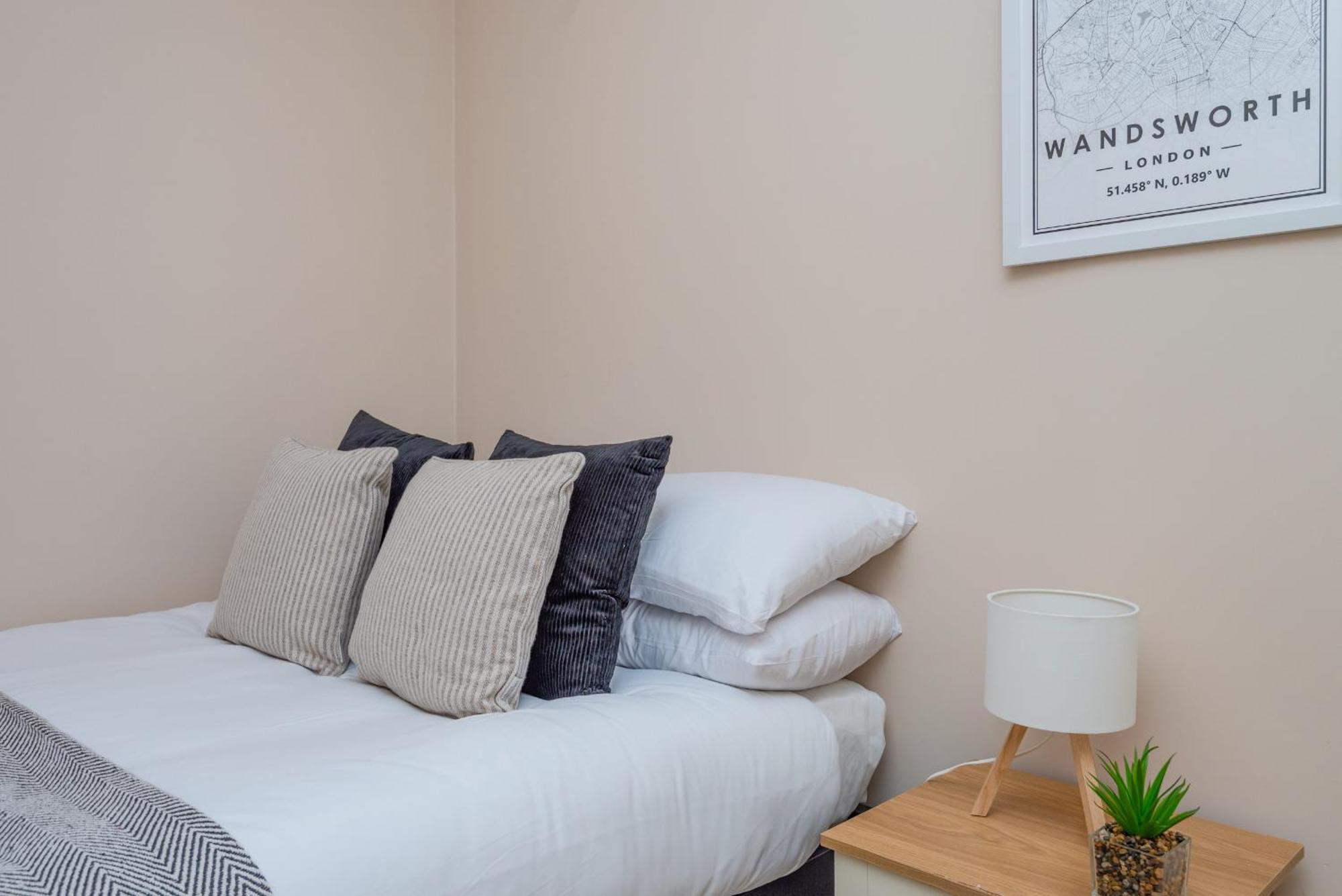 Modern Flat With Balcony Next To Station By Cto Serviced London