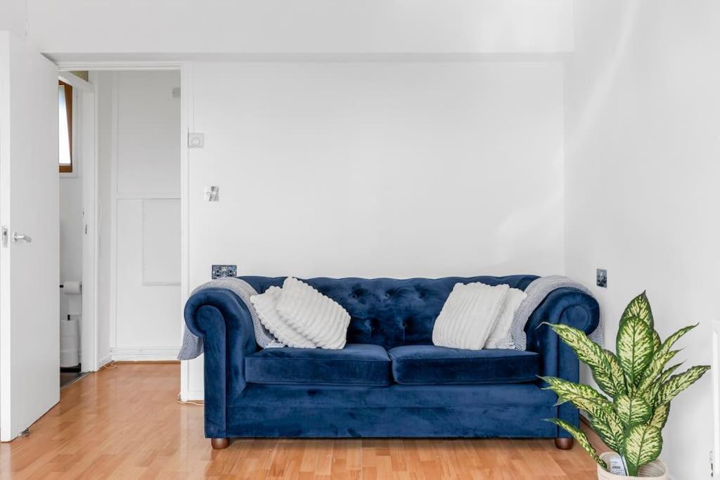 Modern Flat With Views Apartment London