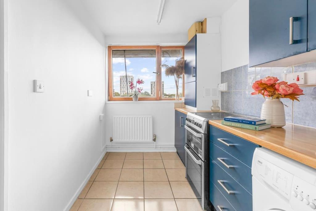 Modern Flat With Views London