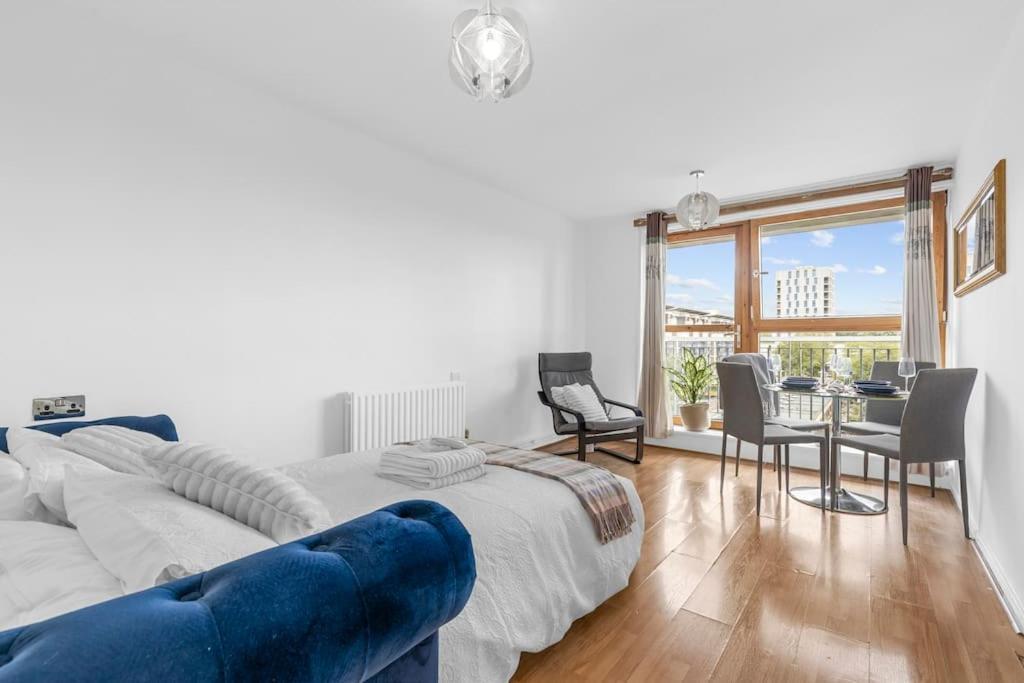 Modern Flat With Views London