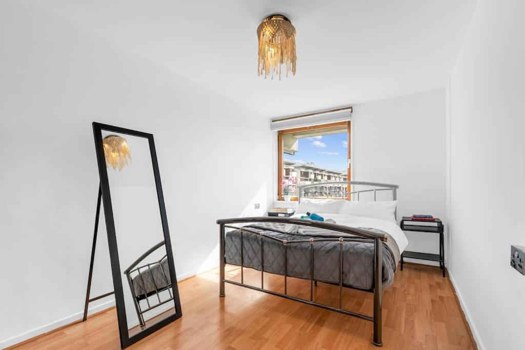 Modern Flat With Views Apartment London
