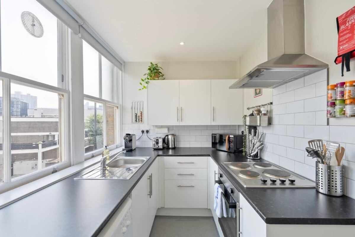 Ferienhaus Spacious & Bright Oasis In Old Street