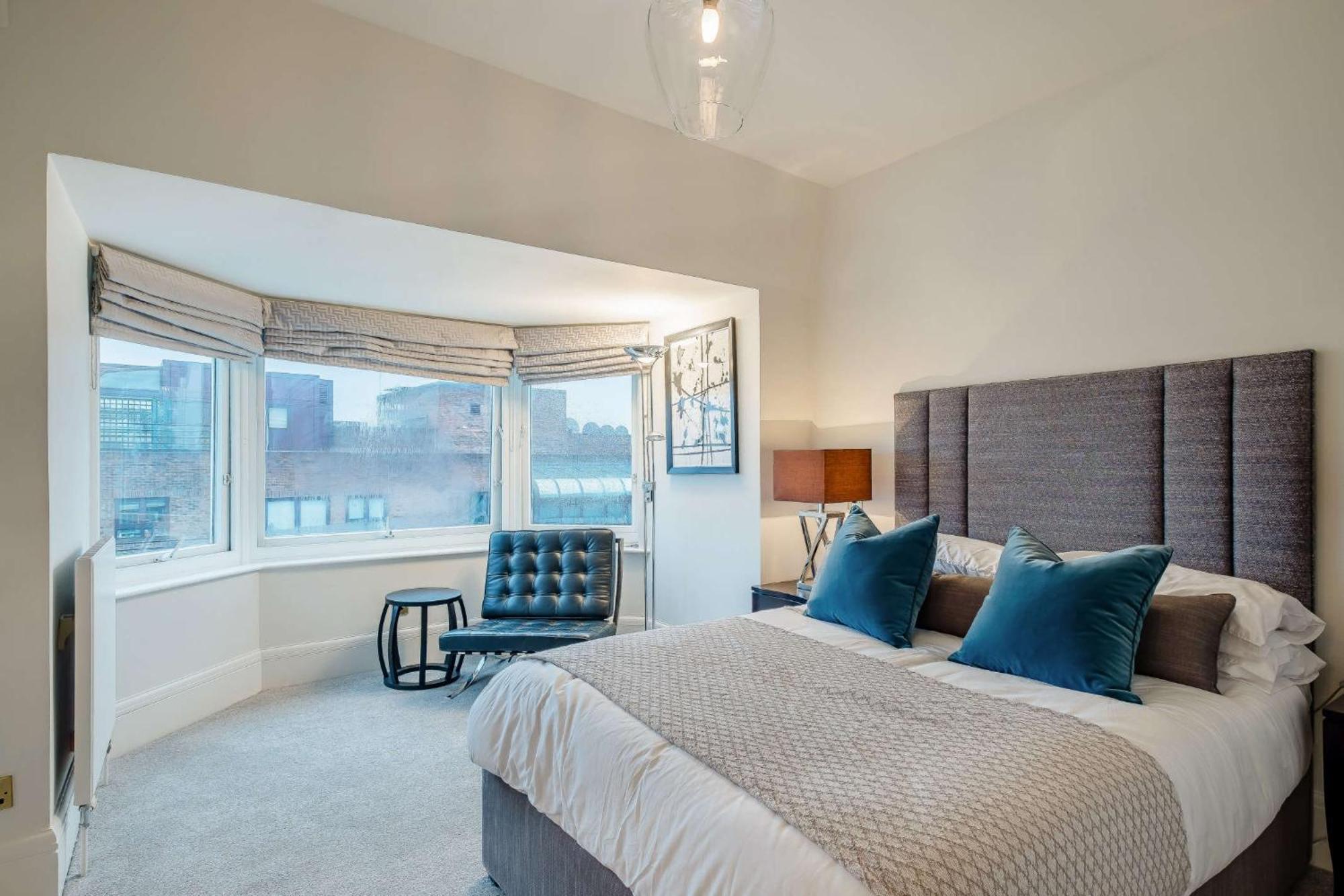 Strathmore Court * London