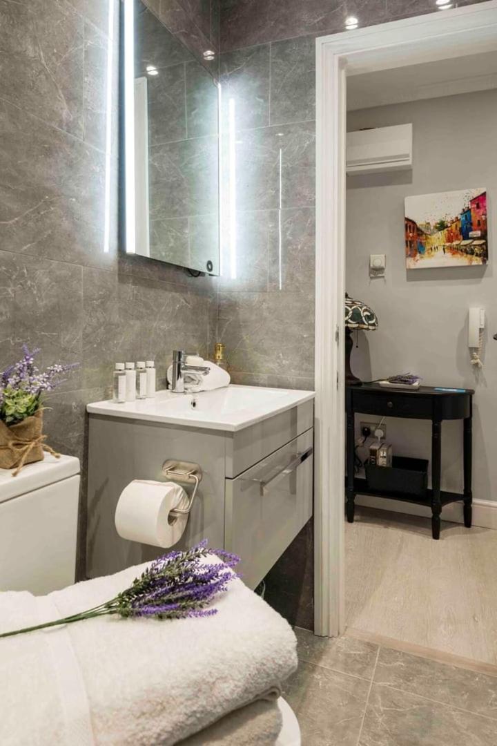 Bright&modern Bayswater London