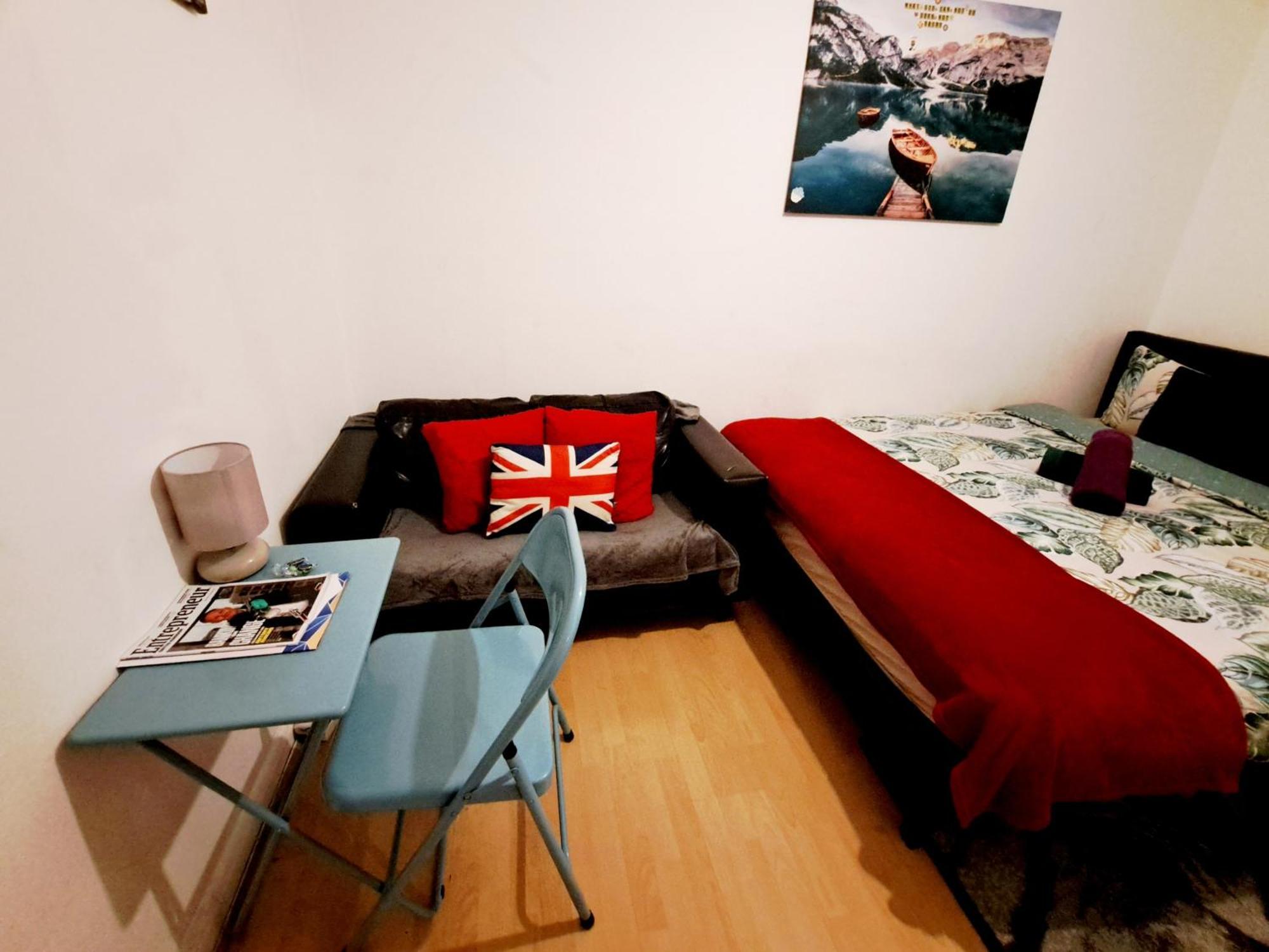Casa de hóspedes Merciful King Room, In Zone 2-3 *