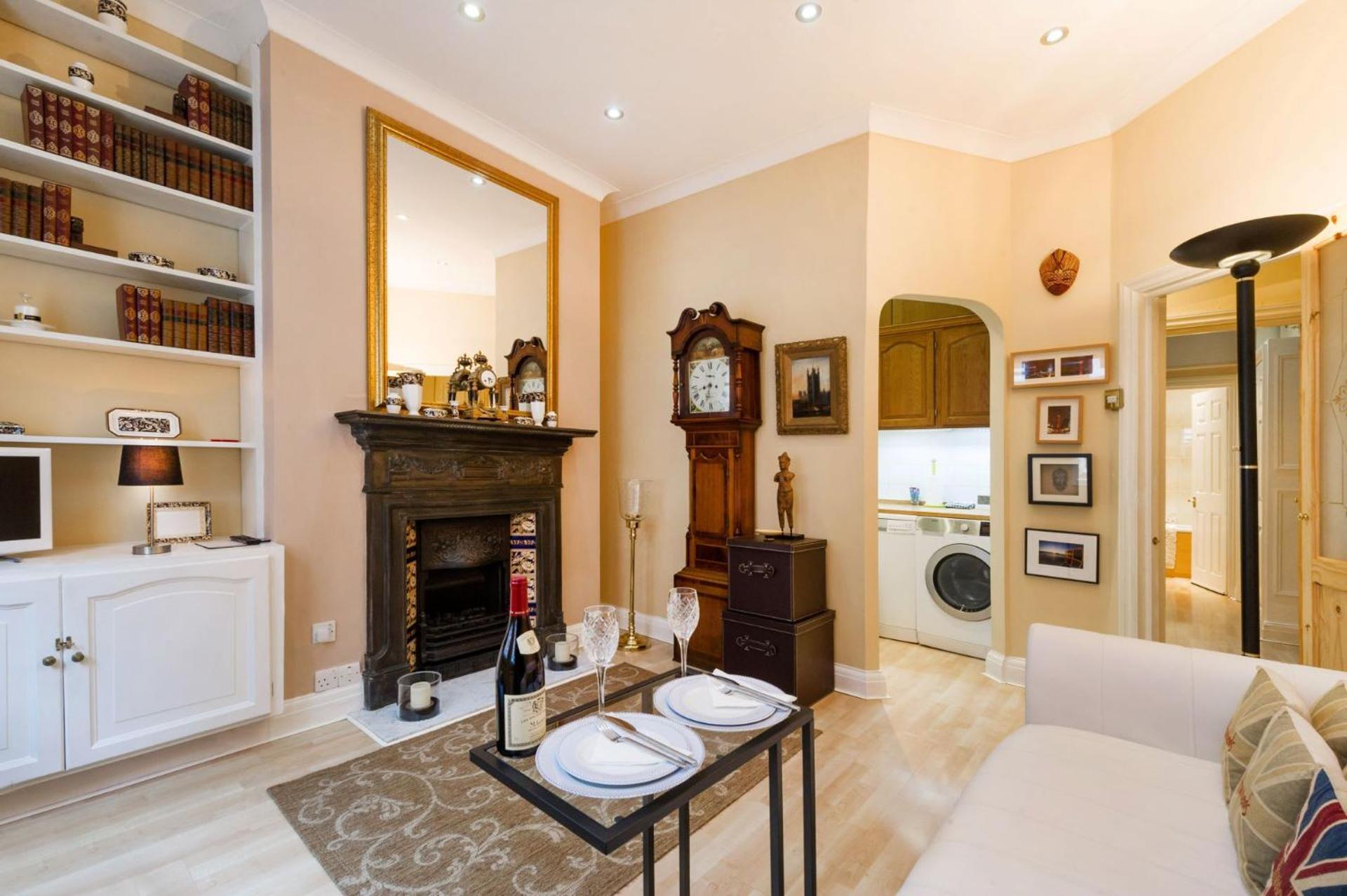 The Vintage - Fitzrovia - By Frankie Says Inn