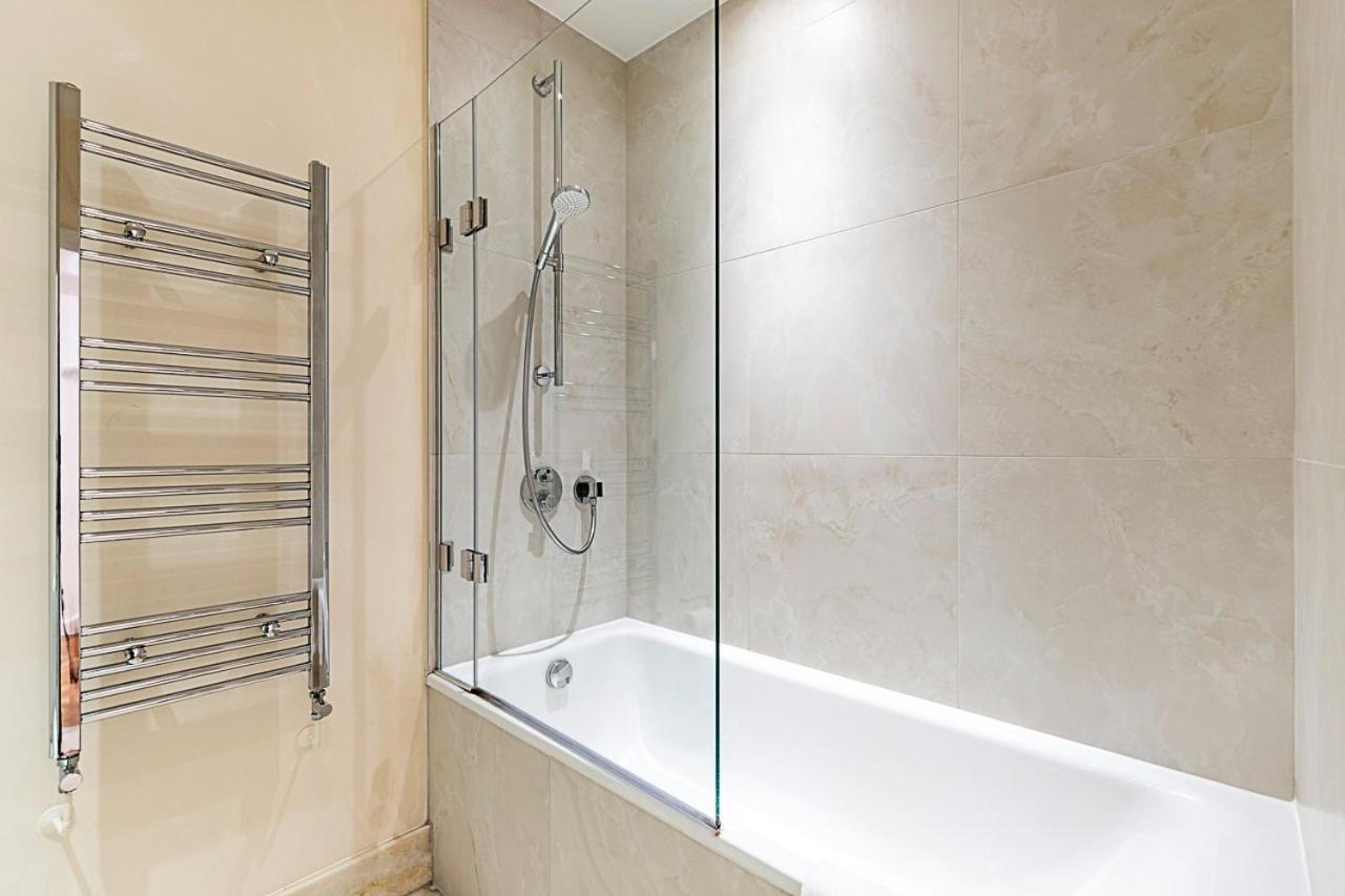 Luxury And Modern Bayswater Apartment