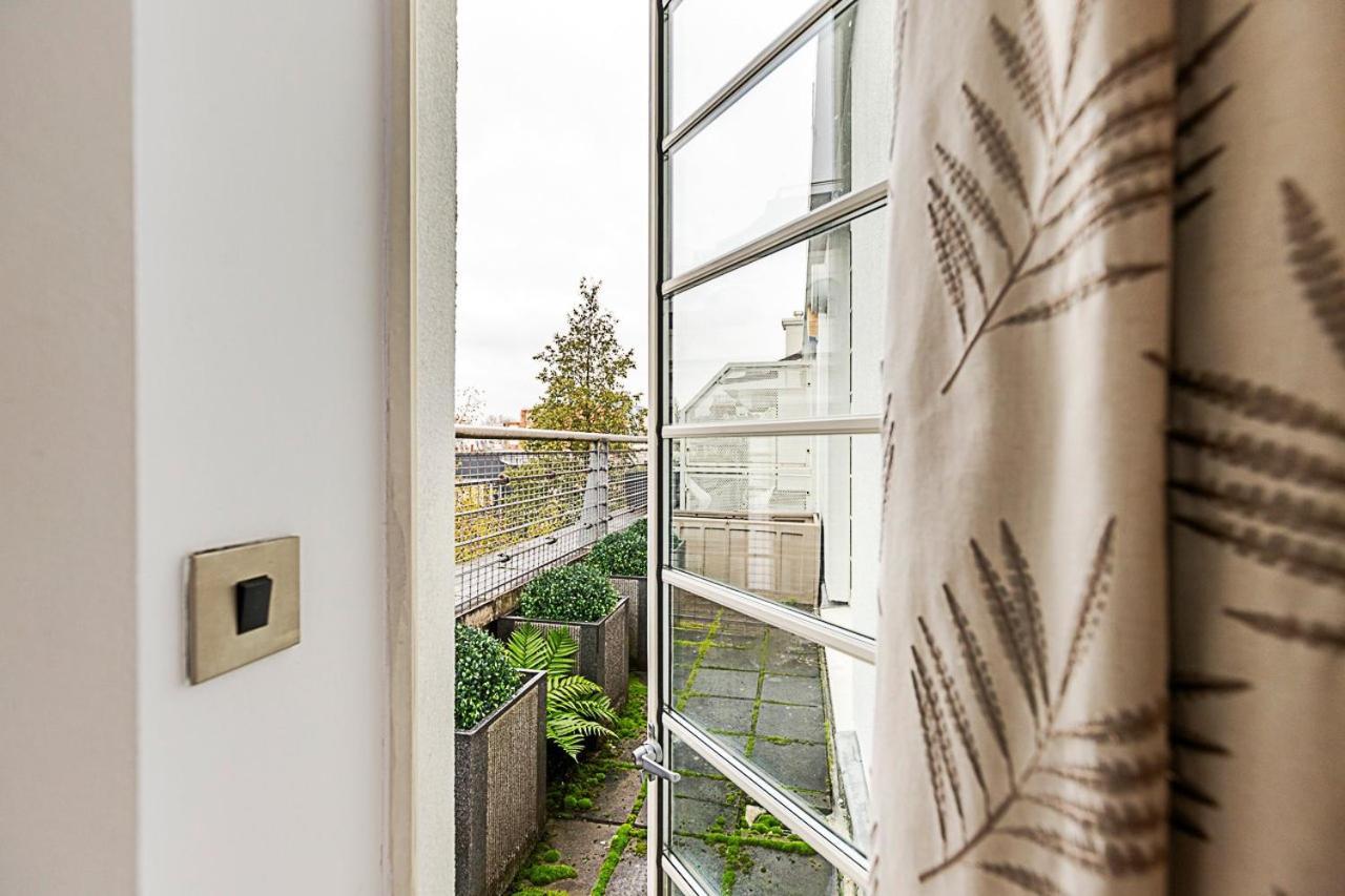Luxury And Modern Bayswater Apartment