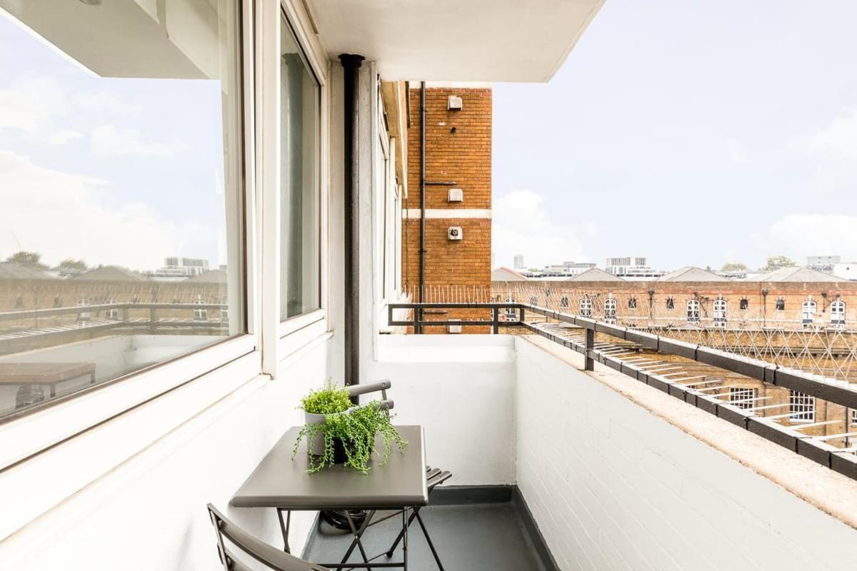 Bright Bridge Apartment