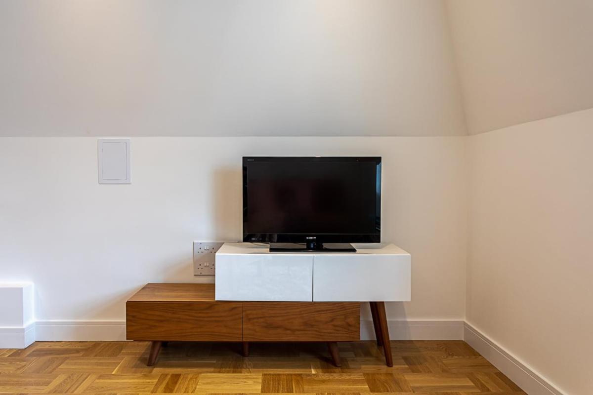 Modern&stylish In West Kensington Apartment