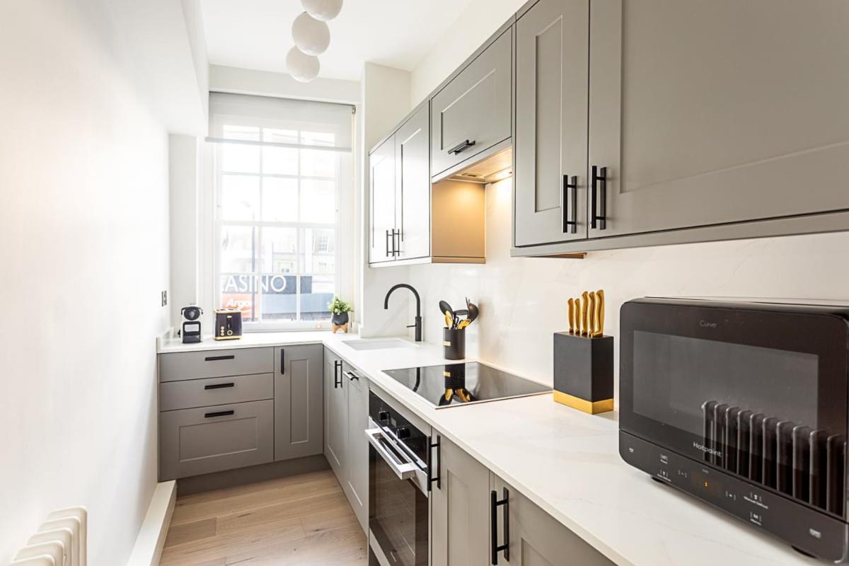 Modern Edgware Apartment *