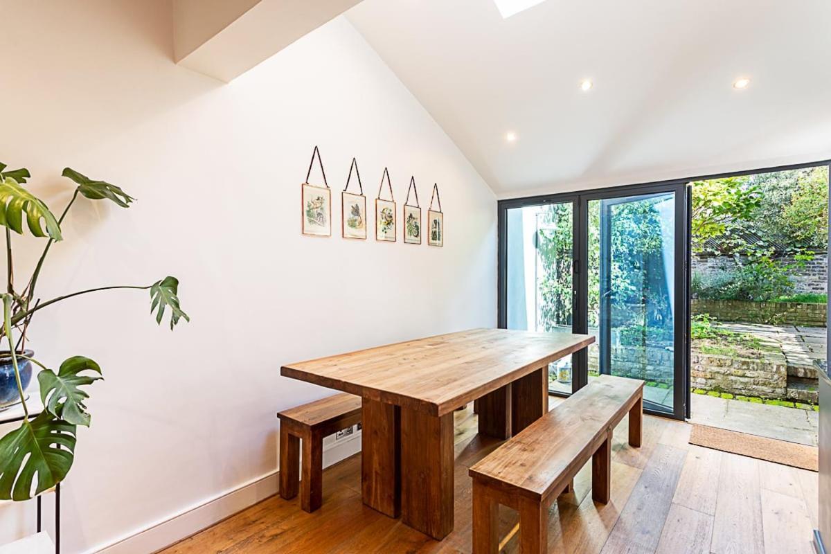The Artist's House Alma Street Holiday home London