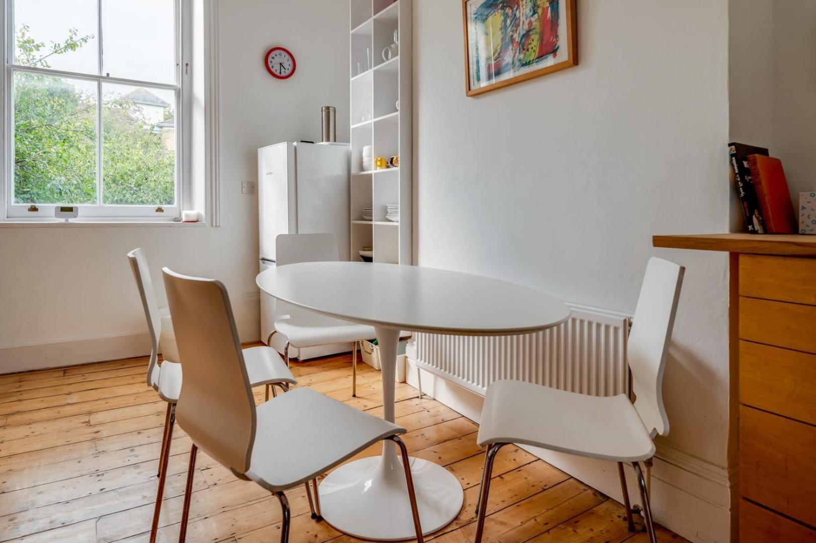 Bright Two Bedroom Near Vibrant Camden Town Ferienhaus