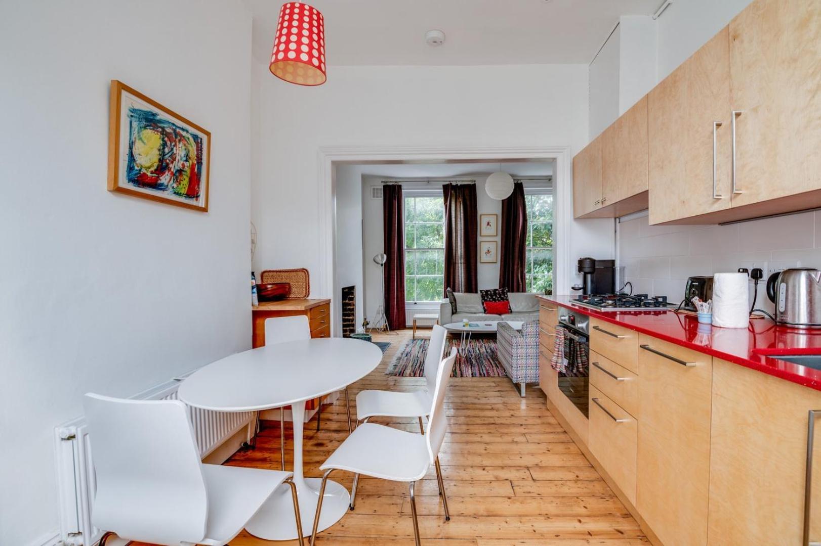Ferienhaus Bright Two Bedroom Near Vibrant Camden Town London