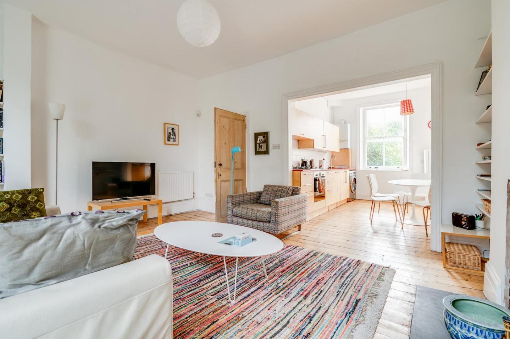 Bright Two Bedroom Near Vibrant Camden Town *