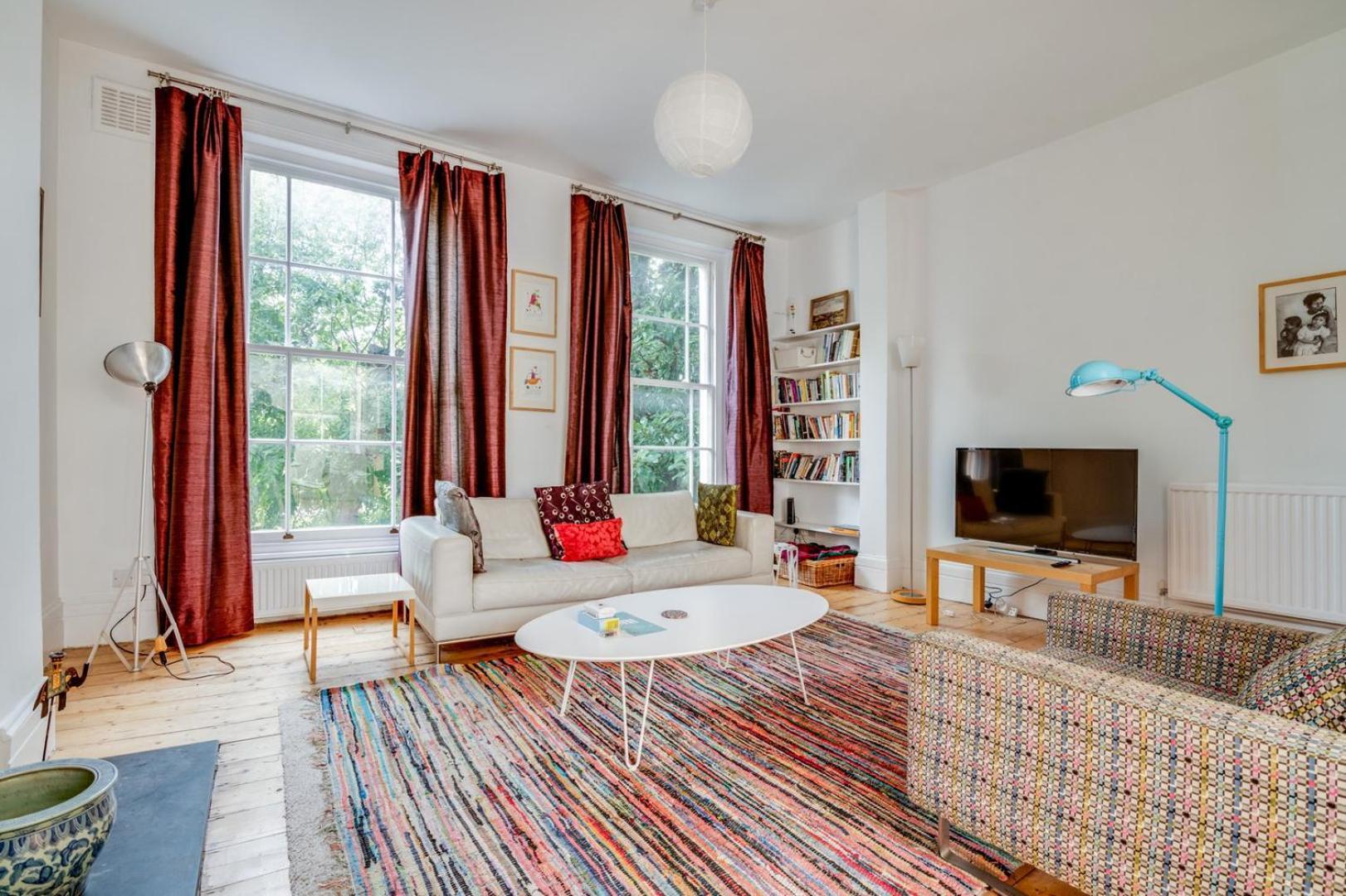 Bright Two Bedroom Near Vibrant Camden Town London