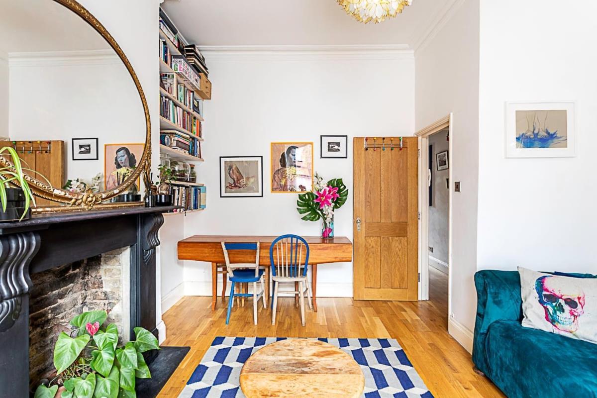 Charming Acton Dollhouse Apartment *