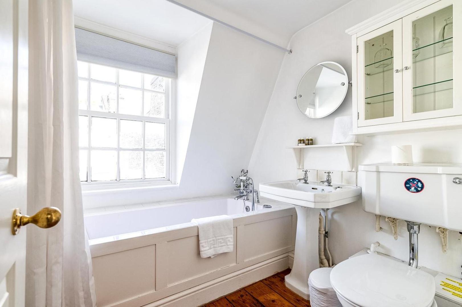 Cozy And Spacious Kensington Maisonette * London