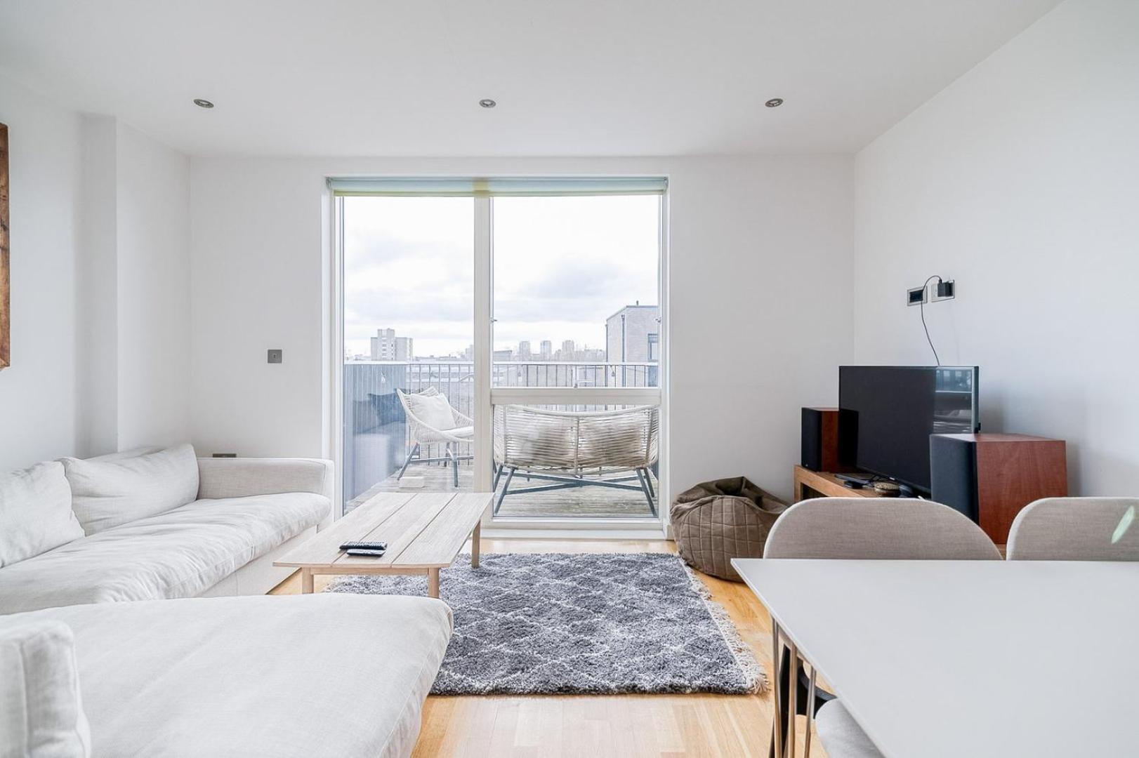 Modern Bermondsey Apartment *