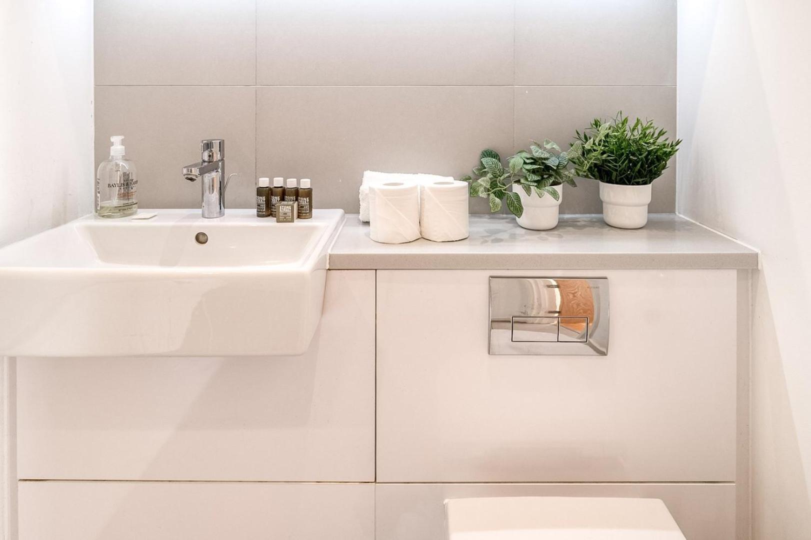Modern Bermondsey Apartment