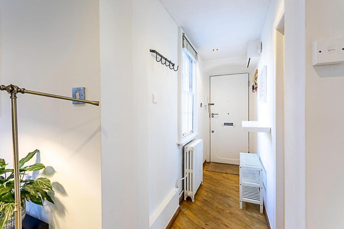 Gorgeous Angel Flat * London