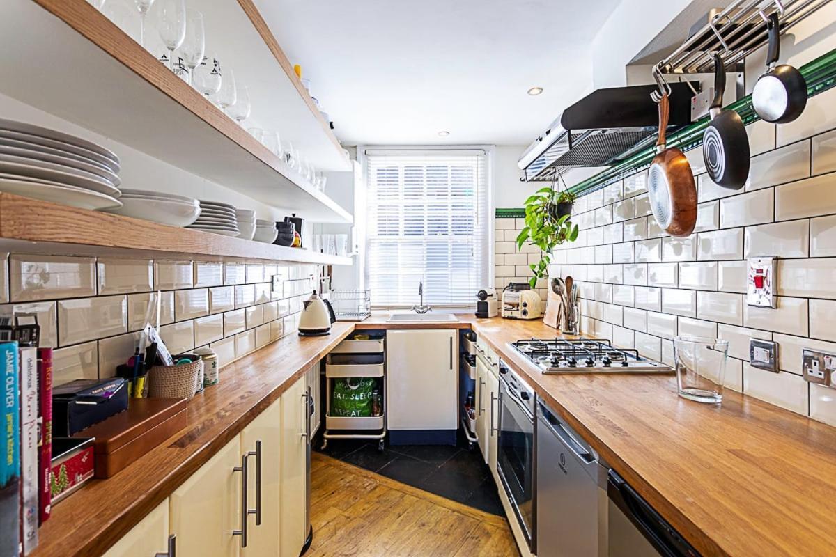 Gorgeous Angel Flat London