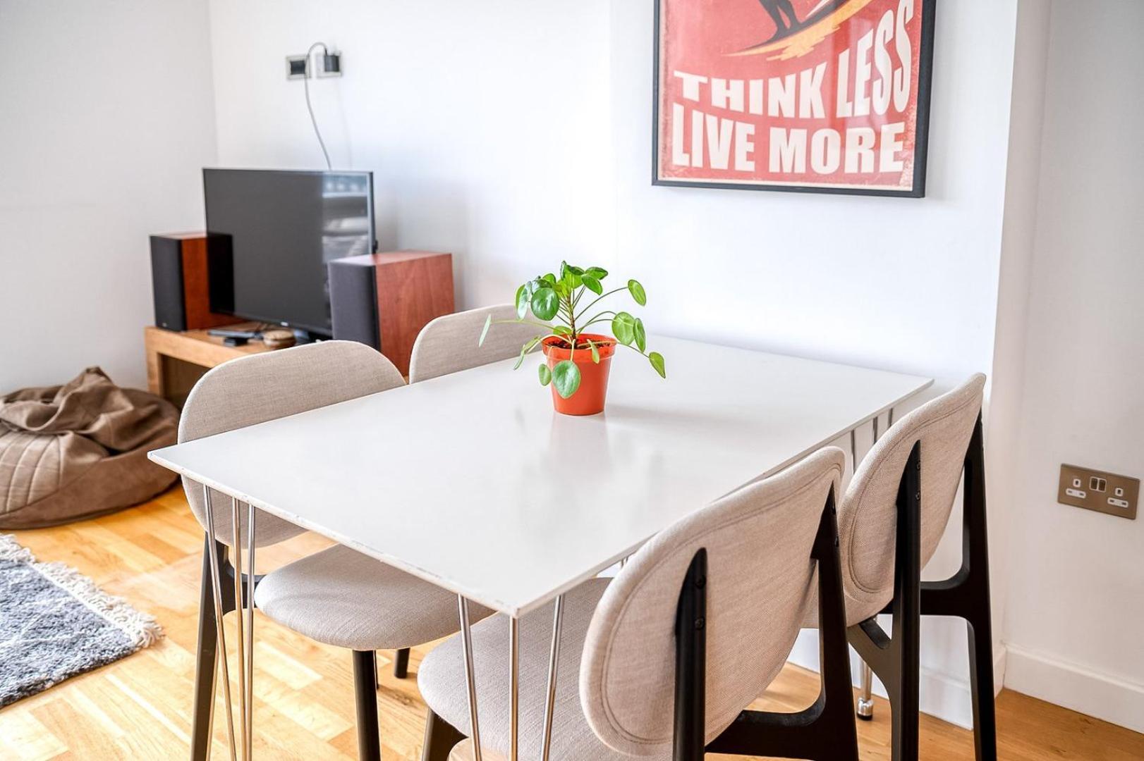 Modern Bermondsey Apartment