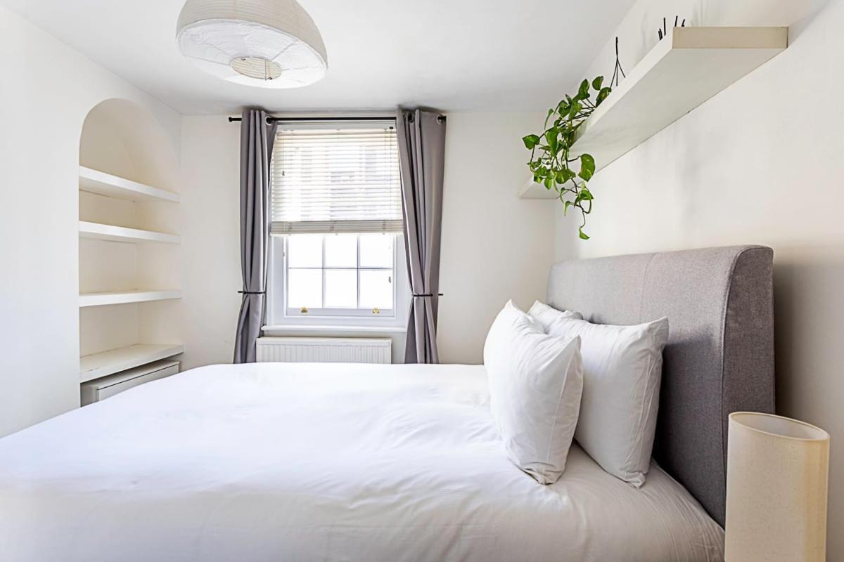 Gorgeous Angel Flat London