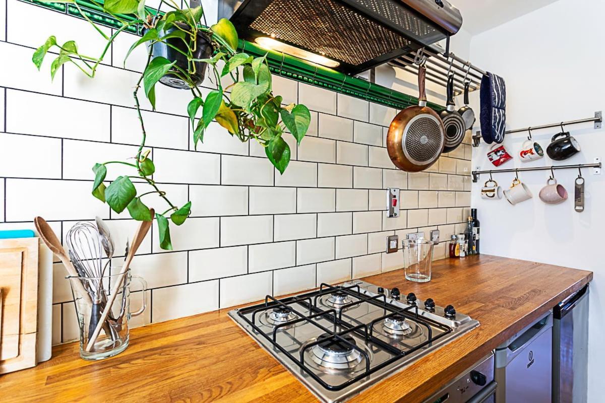 Gorgeous Angel Flat * London