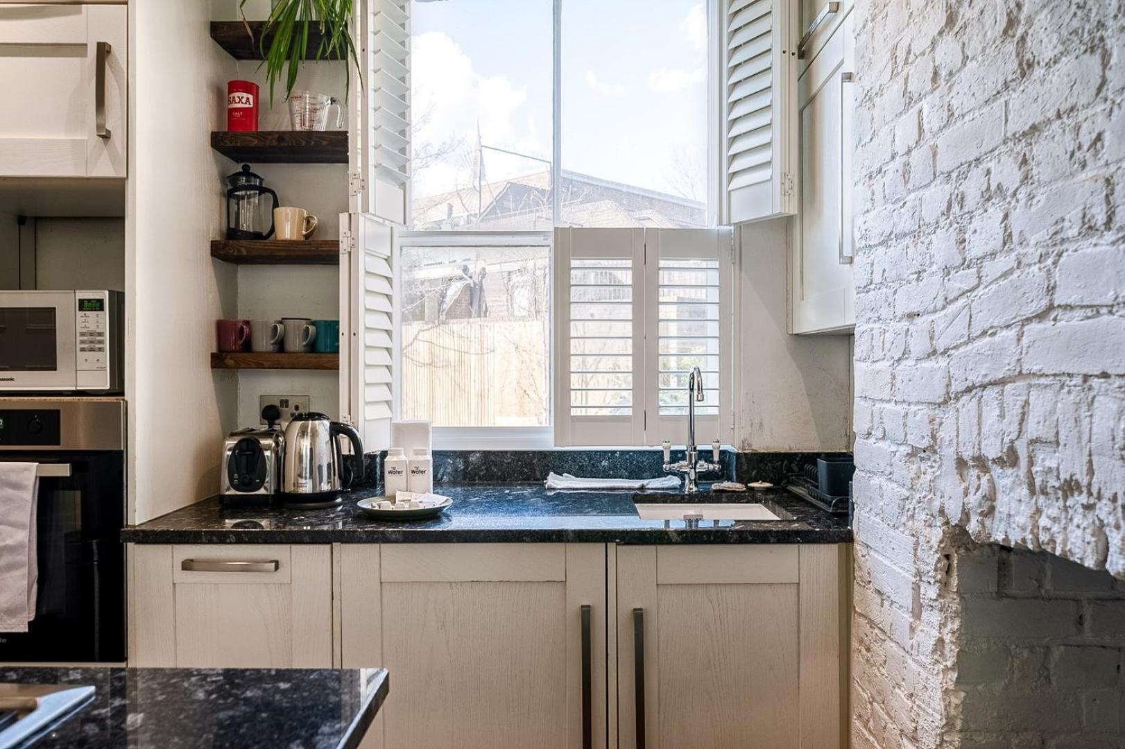Historic 18th Century Terrace House Apartment London