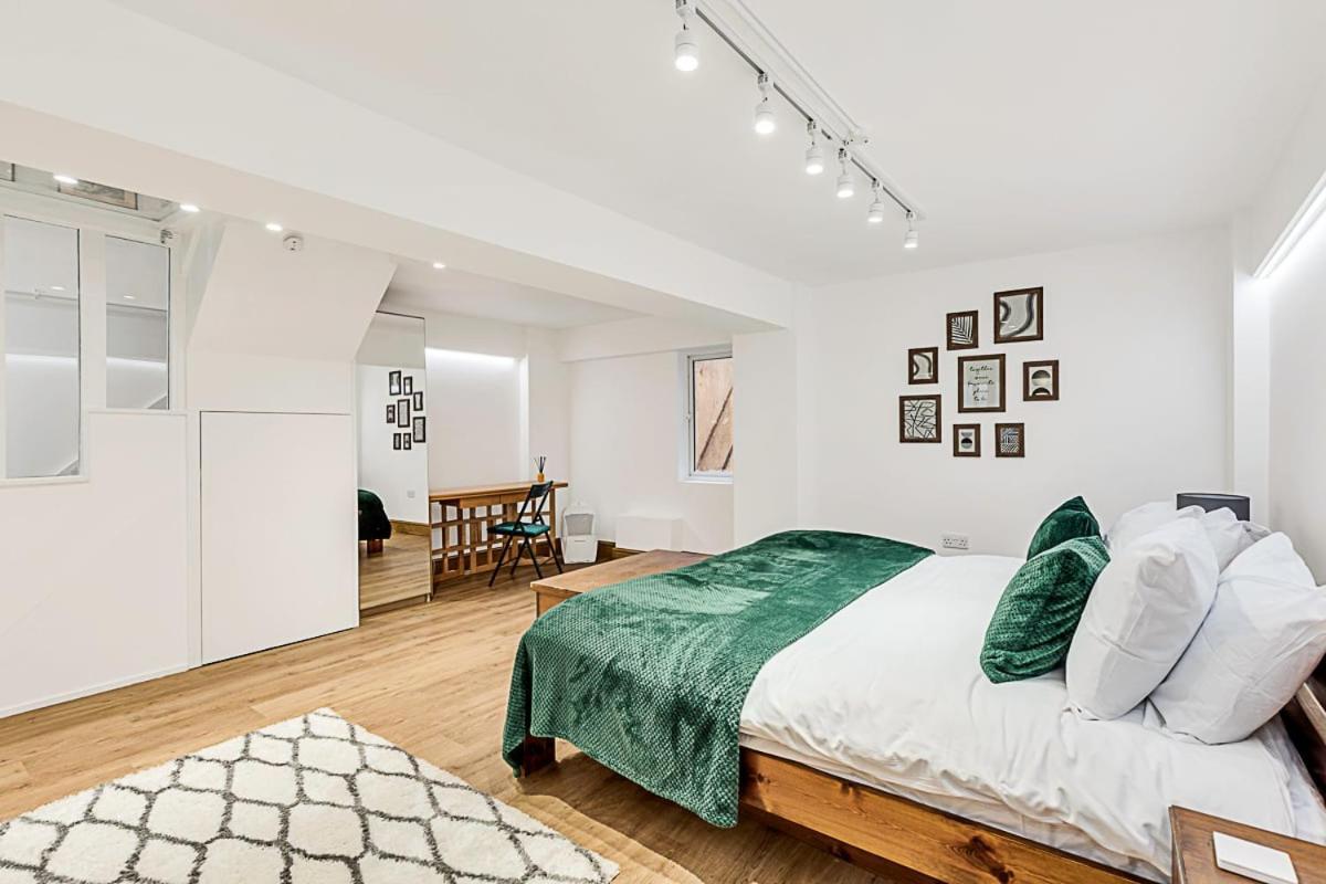 Modern Comfort Two Bedroom Gem On The Rye Apartment