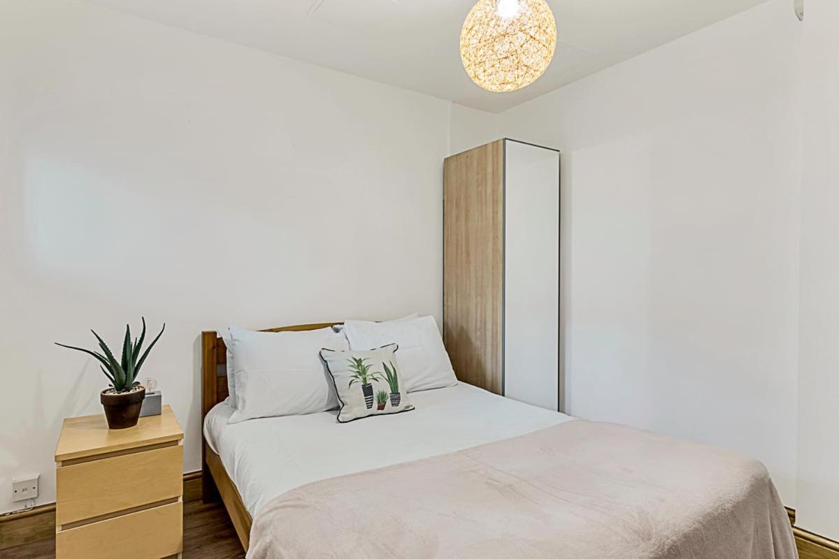 Modern Comfort Two Bedroom Gem On The Rye Apartment *
