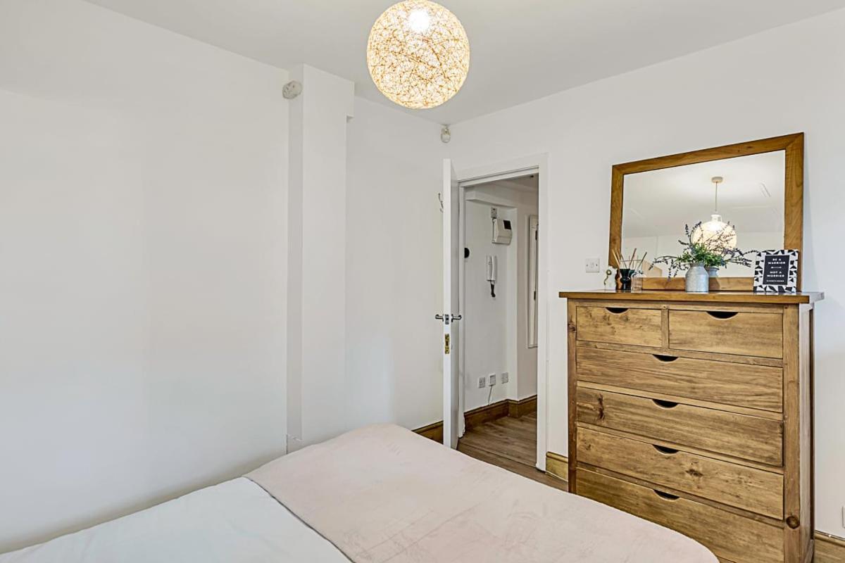 Apartment Modern Comfort Two Bedroom Gem On The Rye *