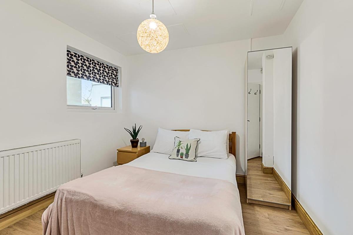 Modern Comfort Two Bedroom Gem On The Rye Apartment *