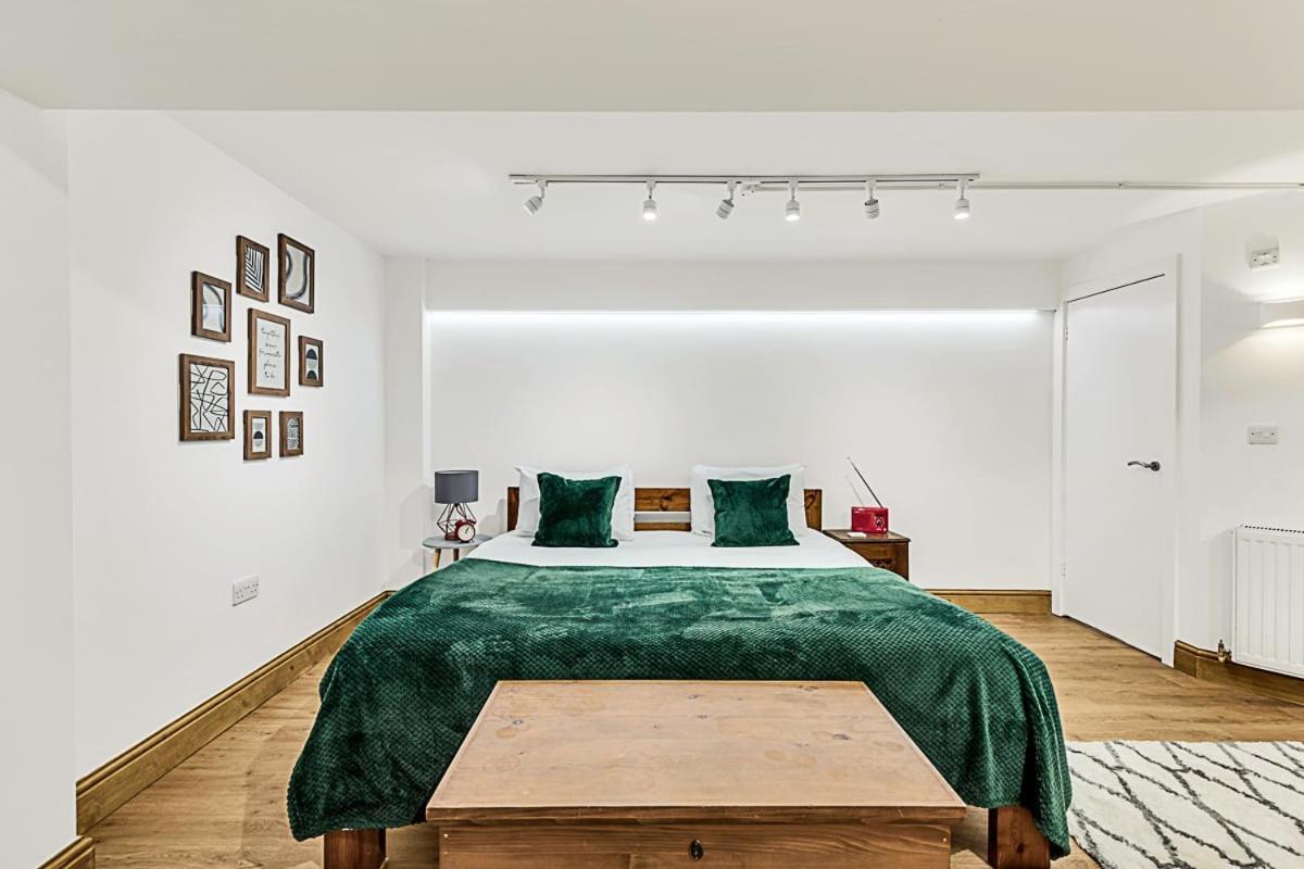 Modern Comfort Two Bedroom Gem On The Rye London