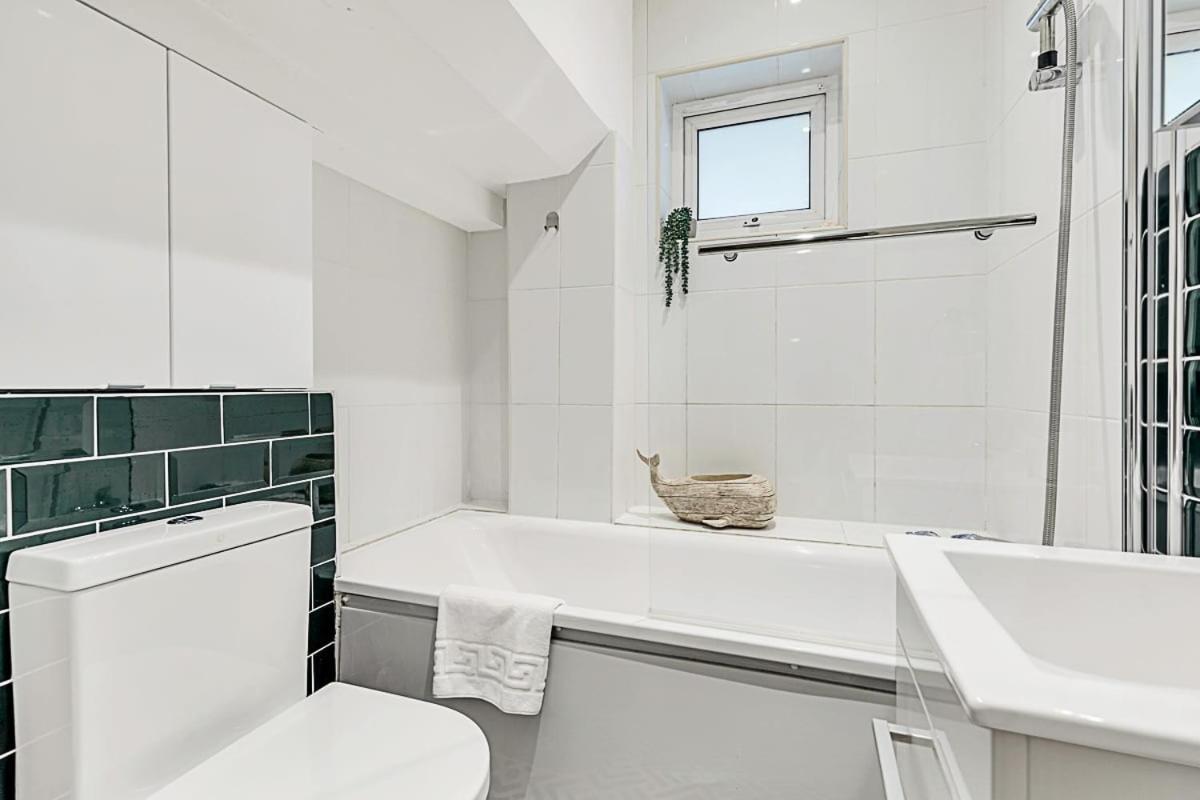 Apartment Modern Comfort Two Bedroom Gem On The Rye *