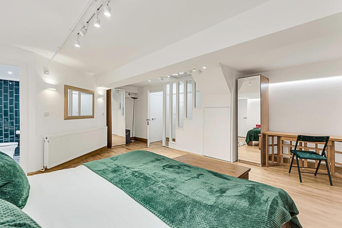 Modern Comfort Two Bedroom Gem On The Rye Apartment London