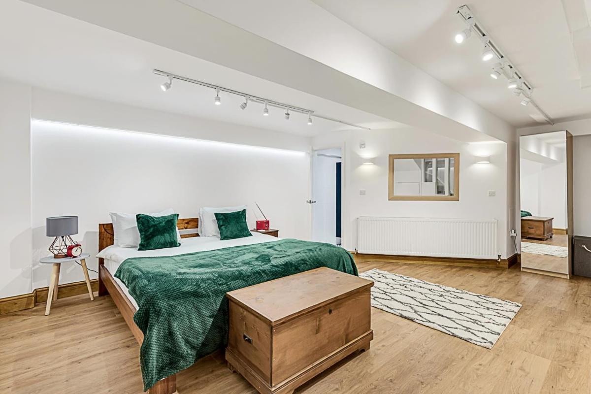 Apartment Modern Comfort Two Bedroom Gem On The Rye