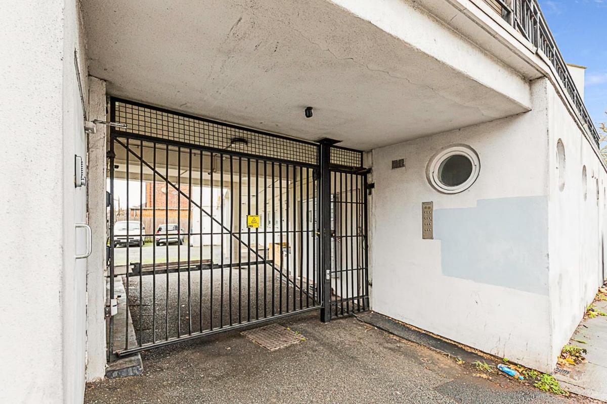 Modern Comfort Two Bedroom Gem On The Rye * London