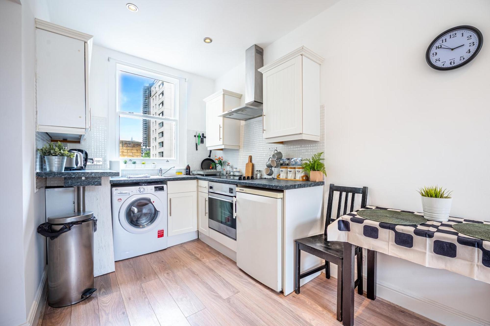 One-bed Flat, Kensington, Bank Payment To The Host Within 24h From The Reservation * London