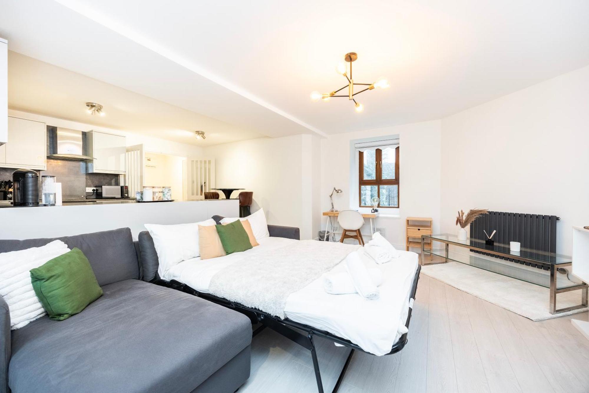 Stylish 1 Bedroom Retreat In North *
