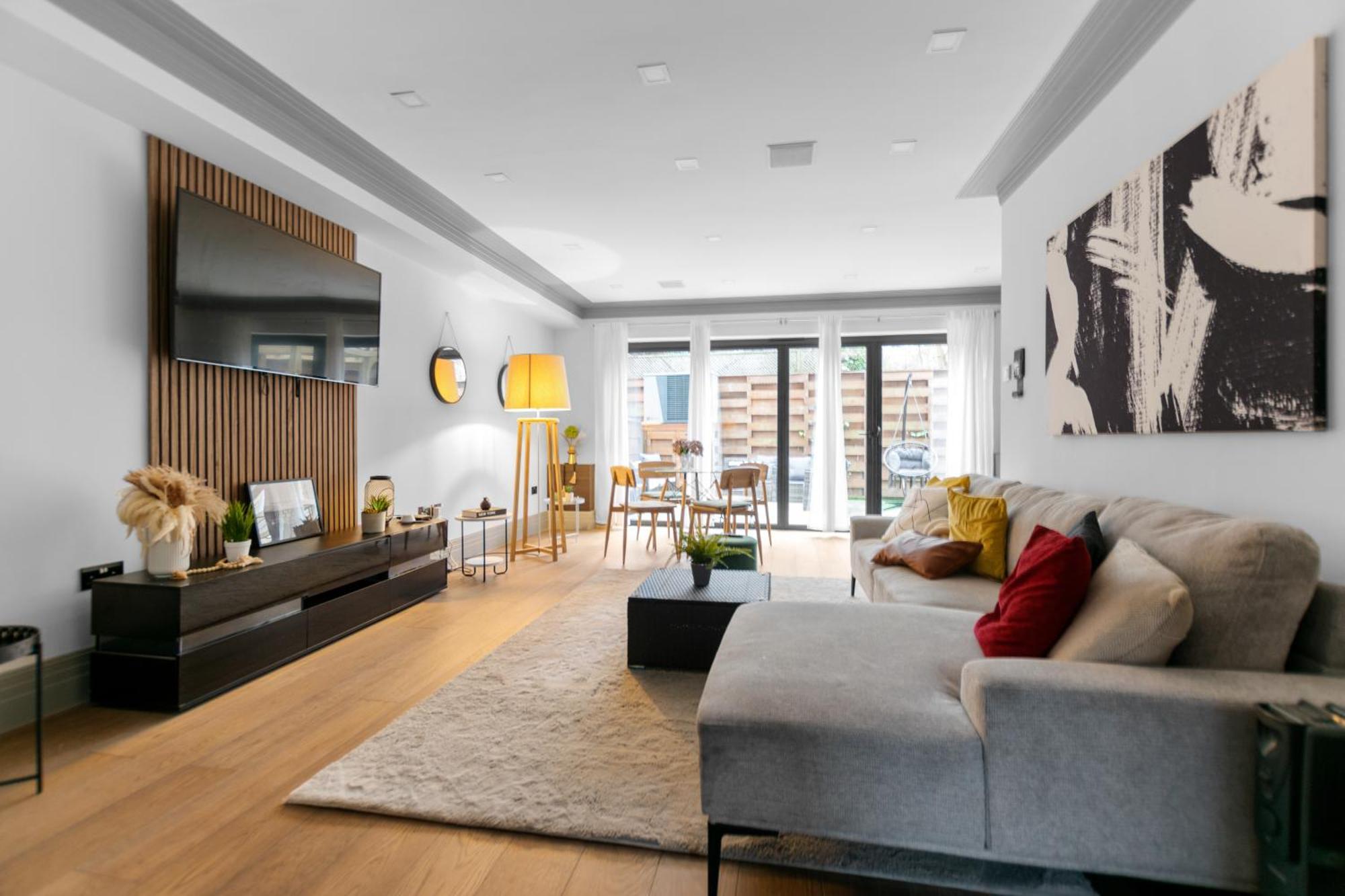 Apartment 4bedroom, 3bath Retreat With Extra Toilet & Private Garden Oasis London