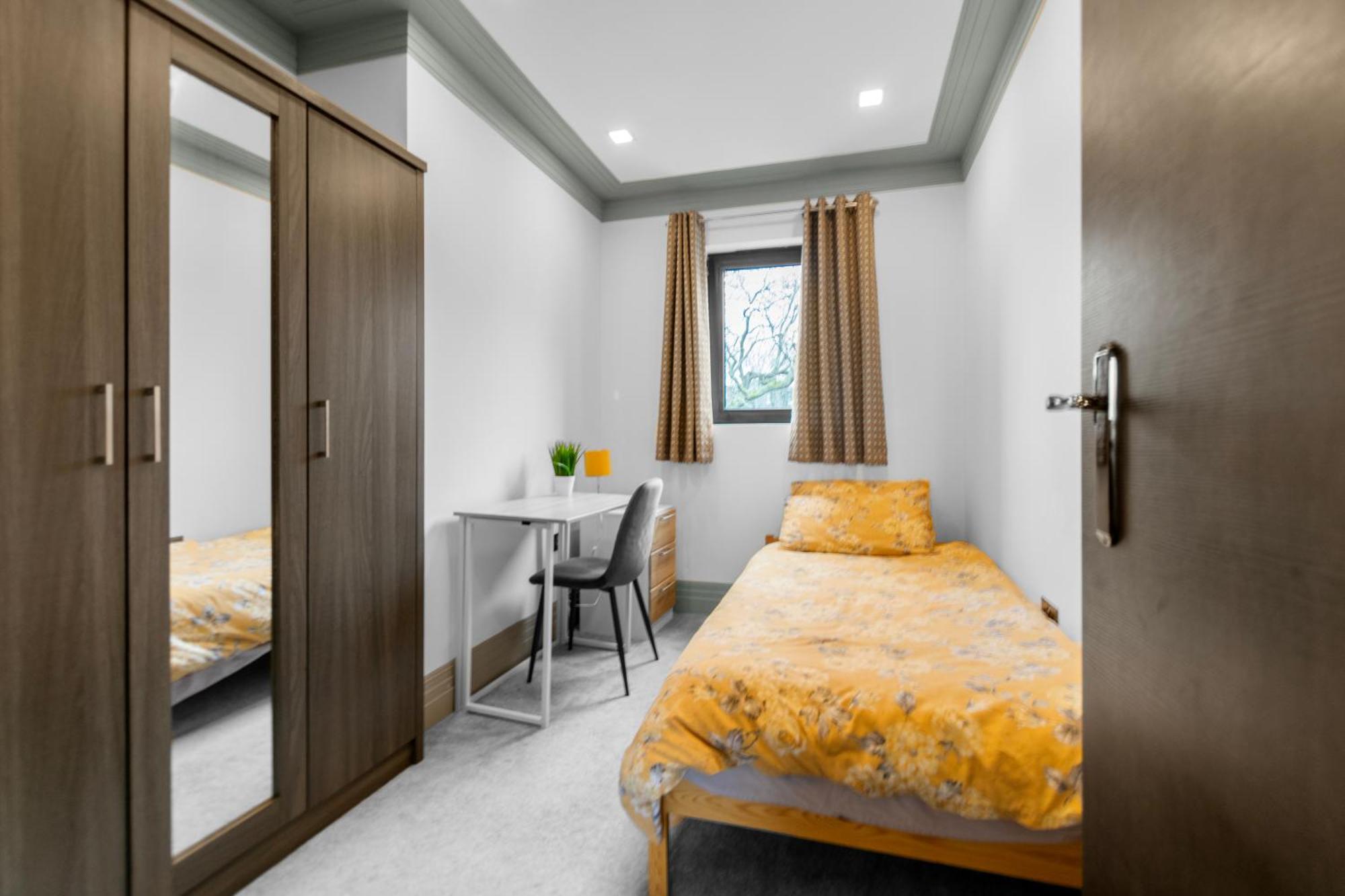 Apartment 4bedroom, 3bath Retreat With Extra Toilet & Private Garden Oasis