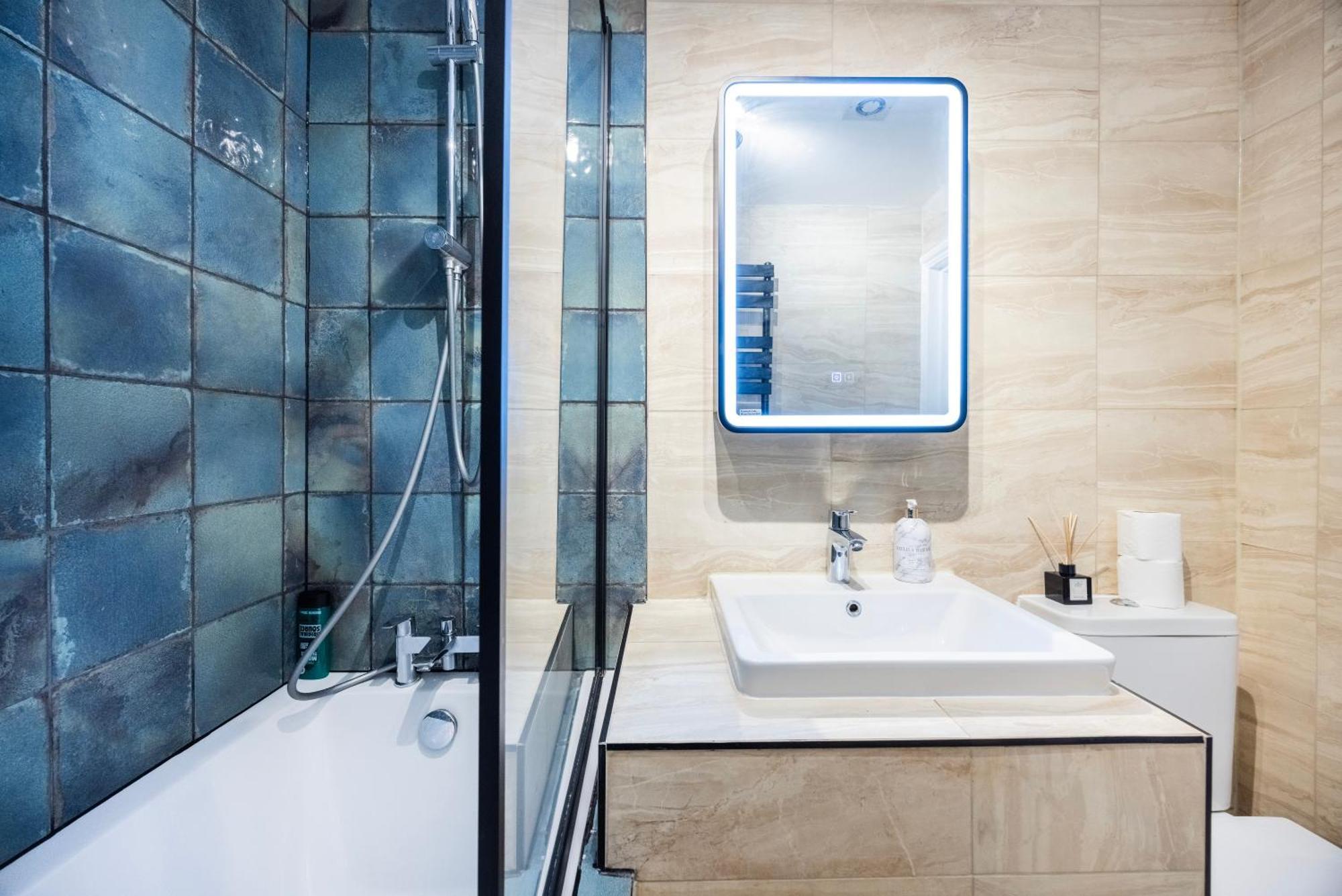 Stylish 1 Bedroom Retreat In North *