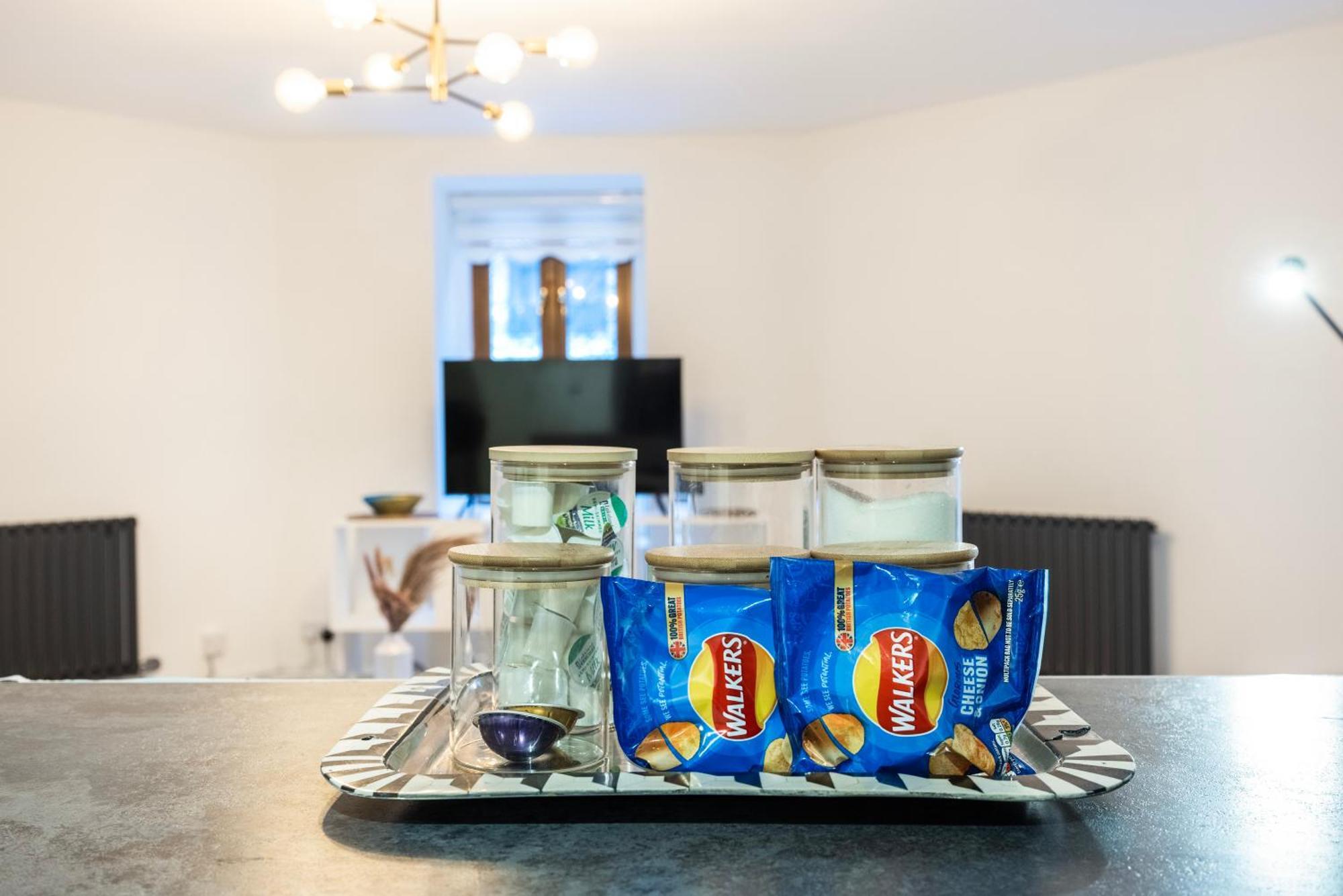 Stylish 1 Bedroom Retreat In North Apartment *